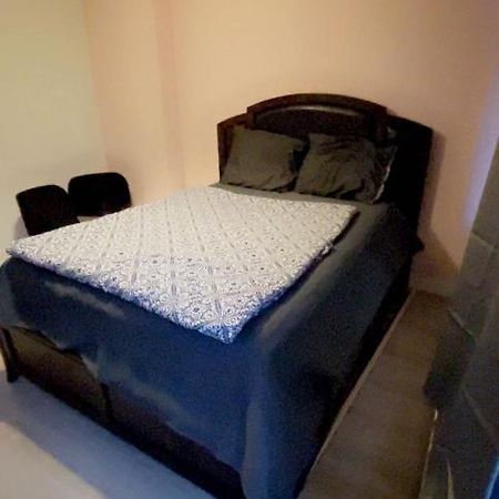 Private Double Bed Room Only With Balcony In Apartment Rotterdam Eksteriør billede